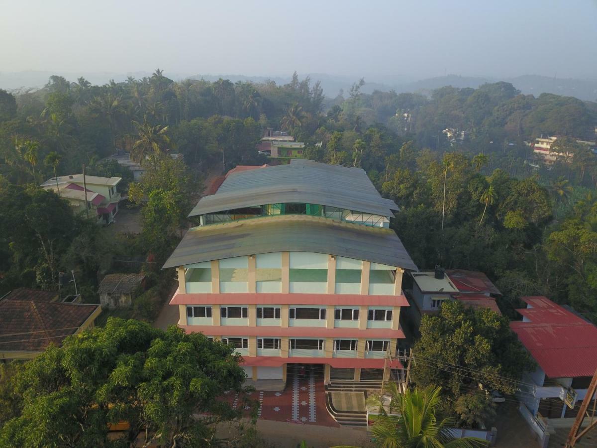 מאננטהוואדי Hotel Wayanad Square מראה חיצוני תמונה