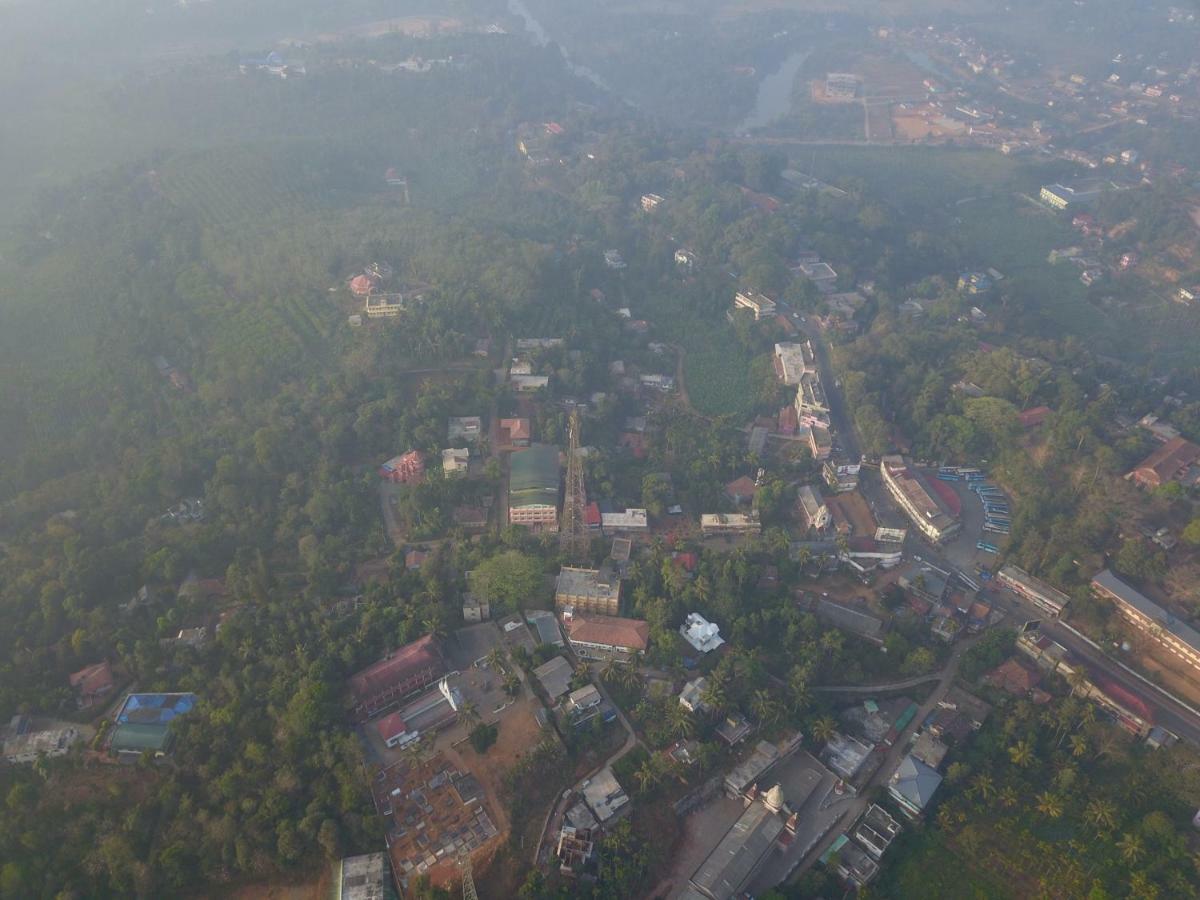 מאננטהוואדי Hotel Wayanad Square מראה חיצוני תמונה