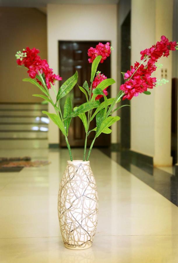 מאננטהוואדי Hotel Wayanad Square מראה חיצוני תמונה