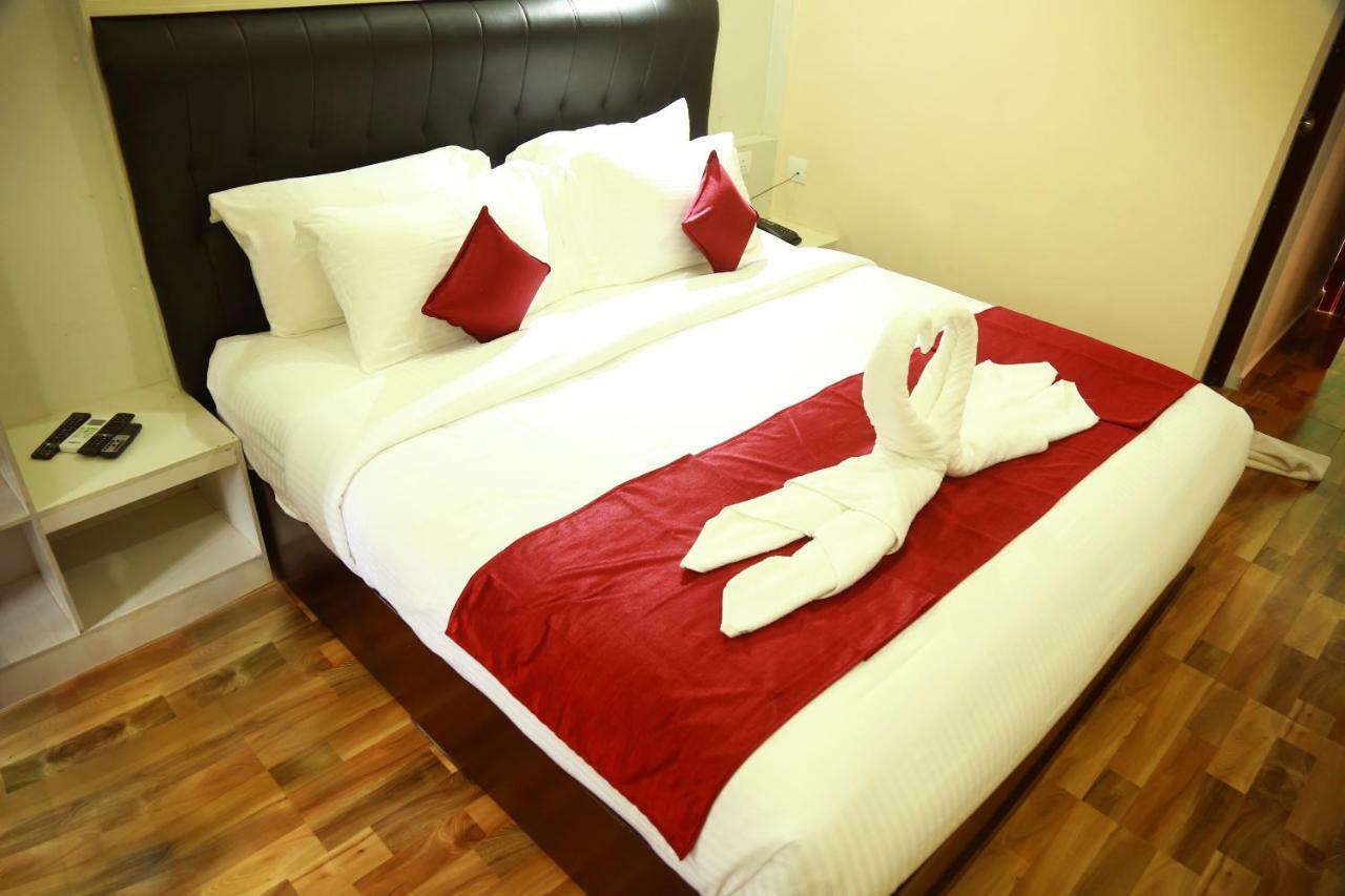 מאננטהוואדי Hotel Wayanad Square מראה חיצוני תמונה